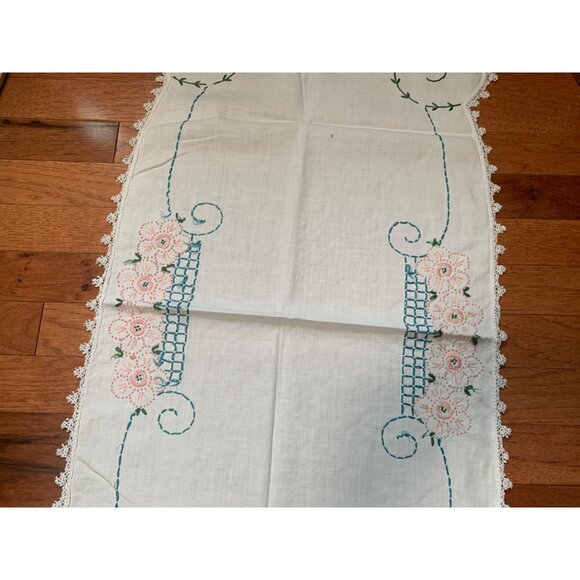 Vintage Embroidered Floral Table Runner with Lace Edges 18x41 - Picture 3 of 11